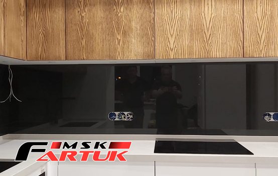 Стеклянный фартук для кухни Однотонные скинали (каталог RAL, NCS) №06678b87-7989-403b-826a-866e3c7b6e4a