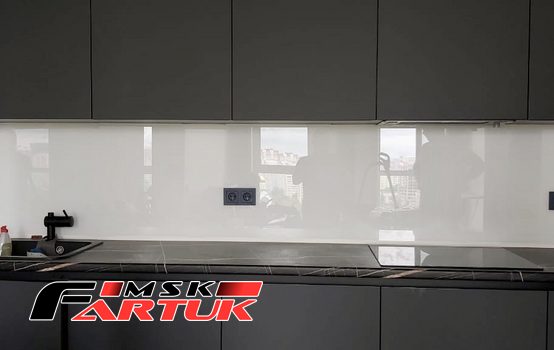 Стеклянный фартук для кухни Однотонные скинали (каталог RAL, NCS) №49010eee-72d2-4010-ad3a-cabccd3a3e87