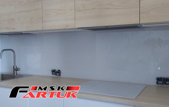 Стеклянный фартук для кухни Однотонные скинали (каталог RAL, NCS) №9074789d-b3e8-48ea-8ea7-acd539172839