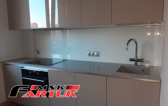 Стеклянный фартук для кухни Однотонные скинали (каталог RAL, NCS) №bccd3071-d6ff-4969-be73-9de3c44fc52a