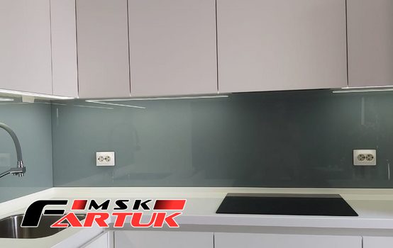 Стеклянный фартук для кухни Однотонные скинали (каталог RAL, NCS) №e44b24f6-456b-4e52-ad4c-beaffc39a410