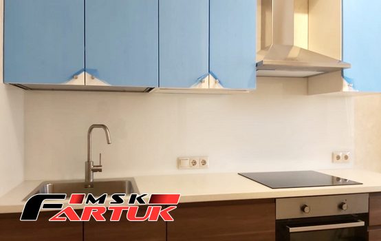 Стеклянный фартук для кухни Однотонные скинали (каталог RAL, NCS) №eb46397e-f829-422e-954d-3de7bed7d661
