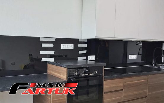 Стеклянный фартук для кухни Однотонные скинали (каталог RAL, NCS) №f26faace-ab1b-43f7-9e06-c07735c46e4c