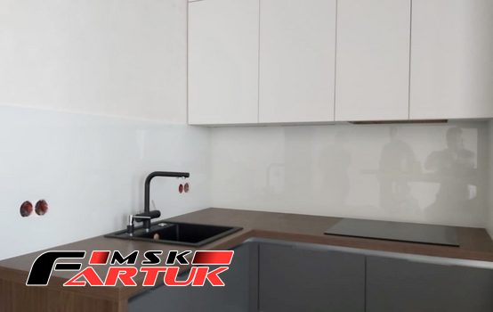 Стеклянный фартук для кухни Однотонные скинали (каталог RAL, NCS) №f5fd6cda-73aa-4817-acfa-5c7041482b5c